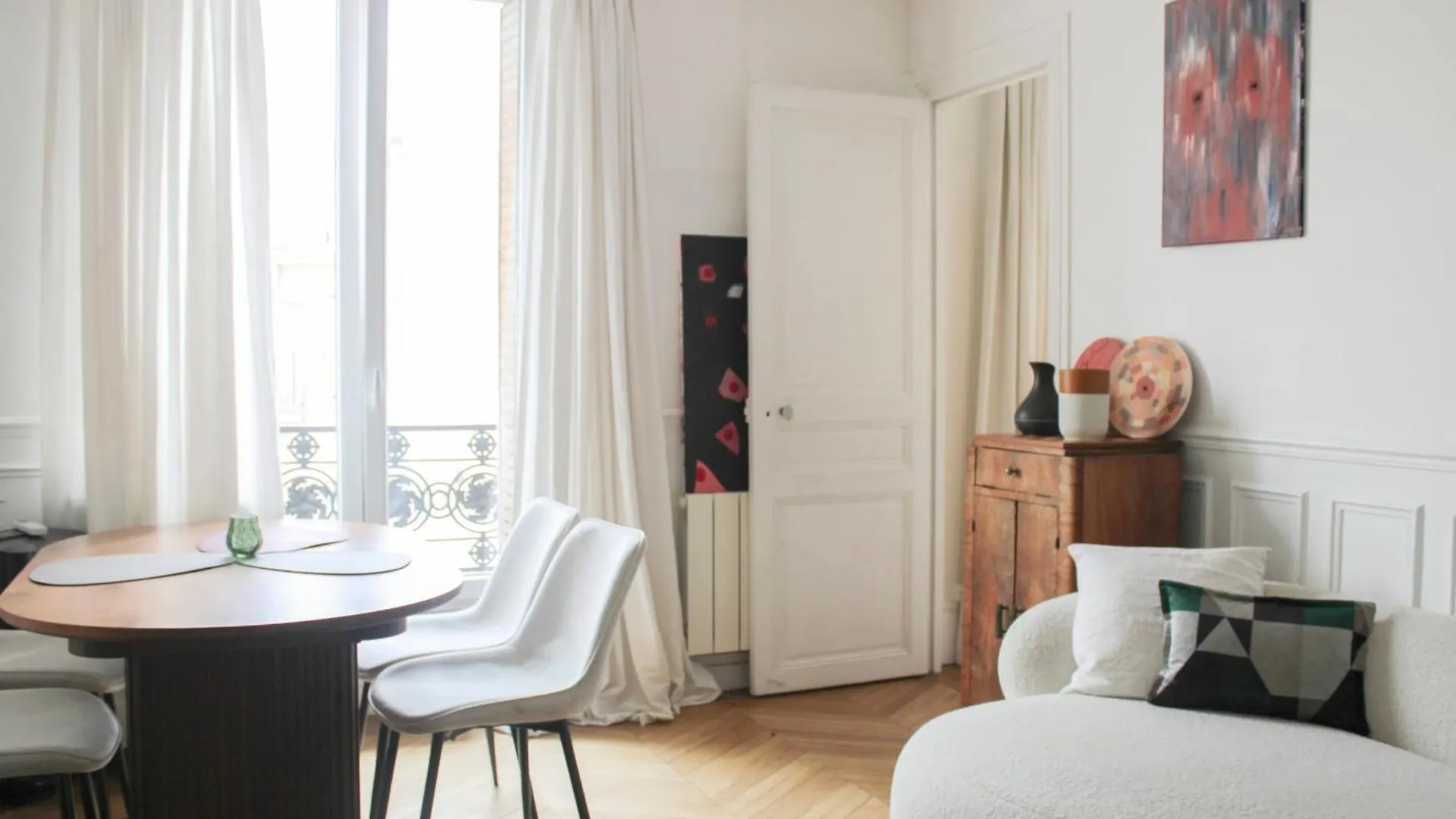 Bright Apartment With View And Comfort Paris