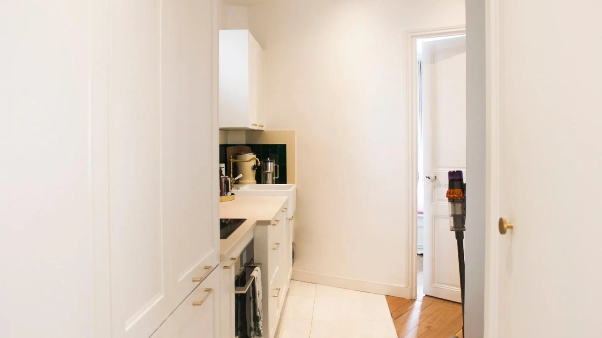 Bright Apartment With View And Comfort Paris France