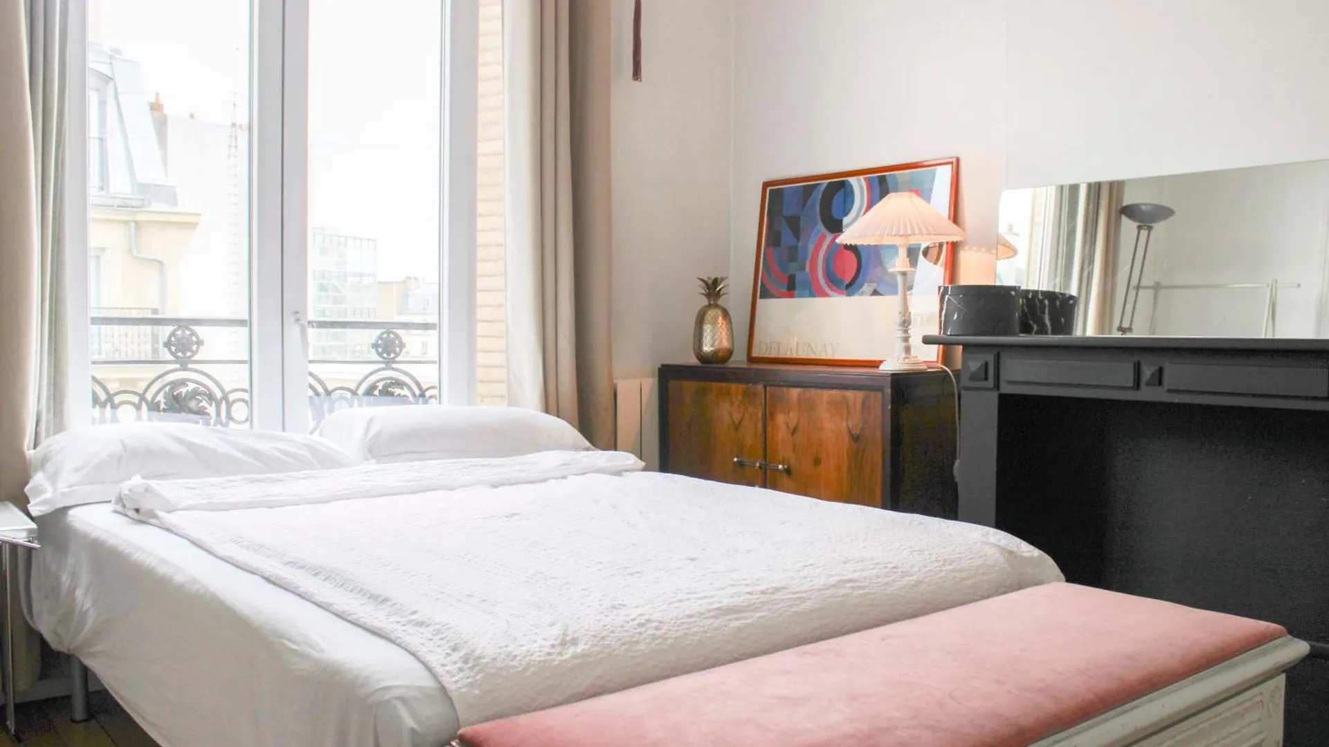 Bright Apartment With View And Comfort Paris