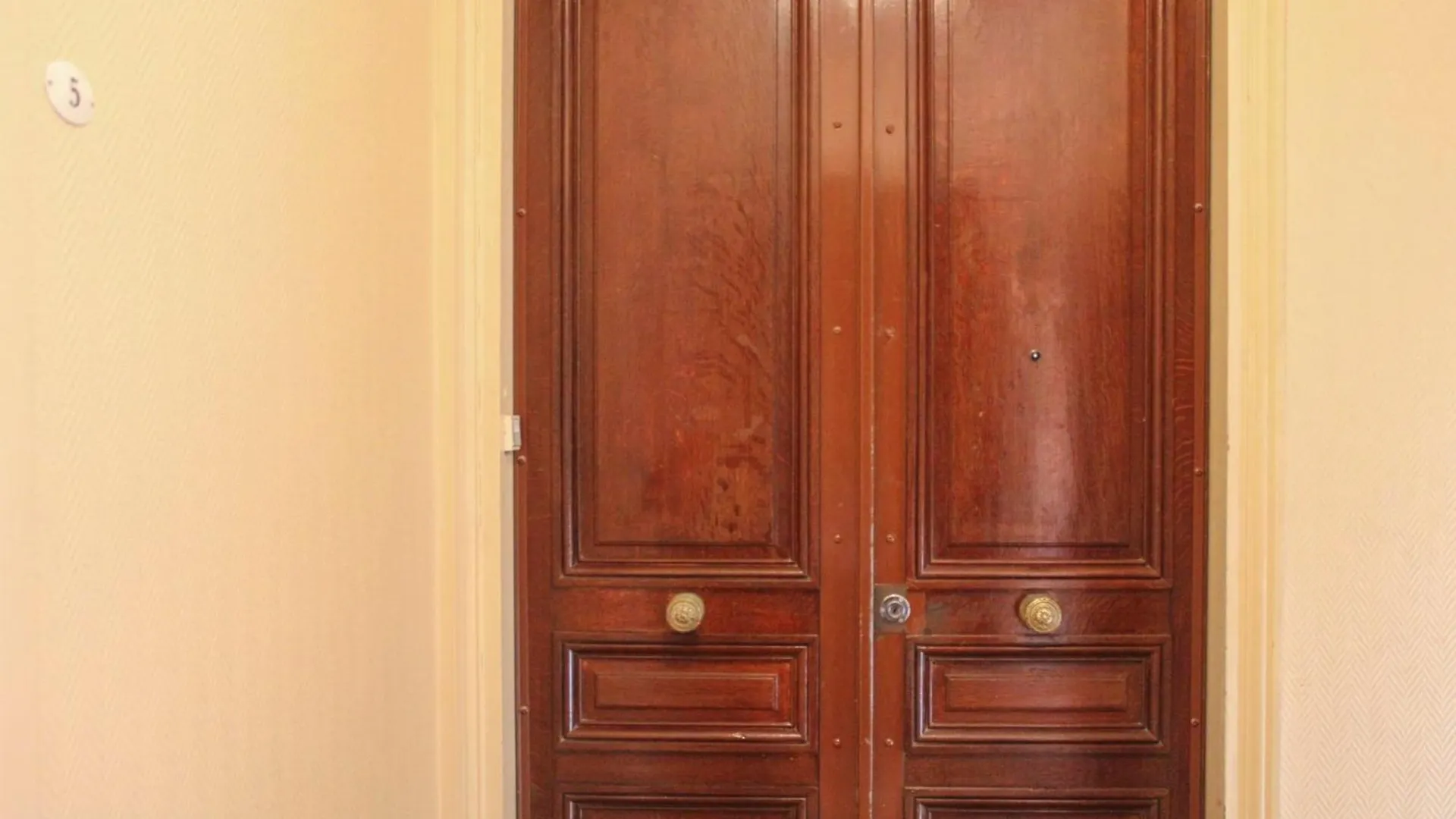 Bright Apartment With View And Comfort Paris France