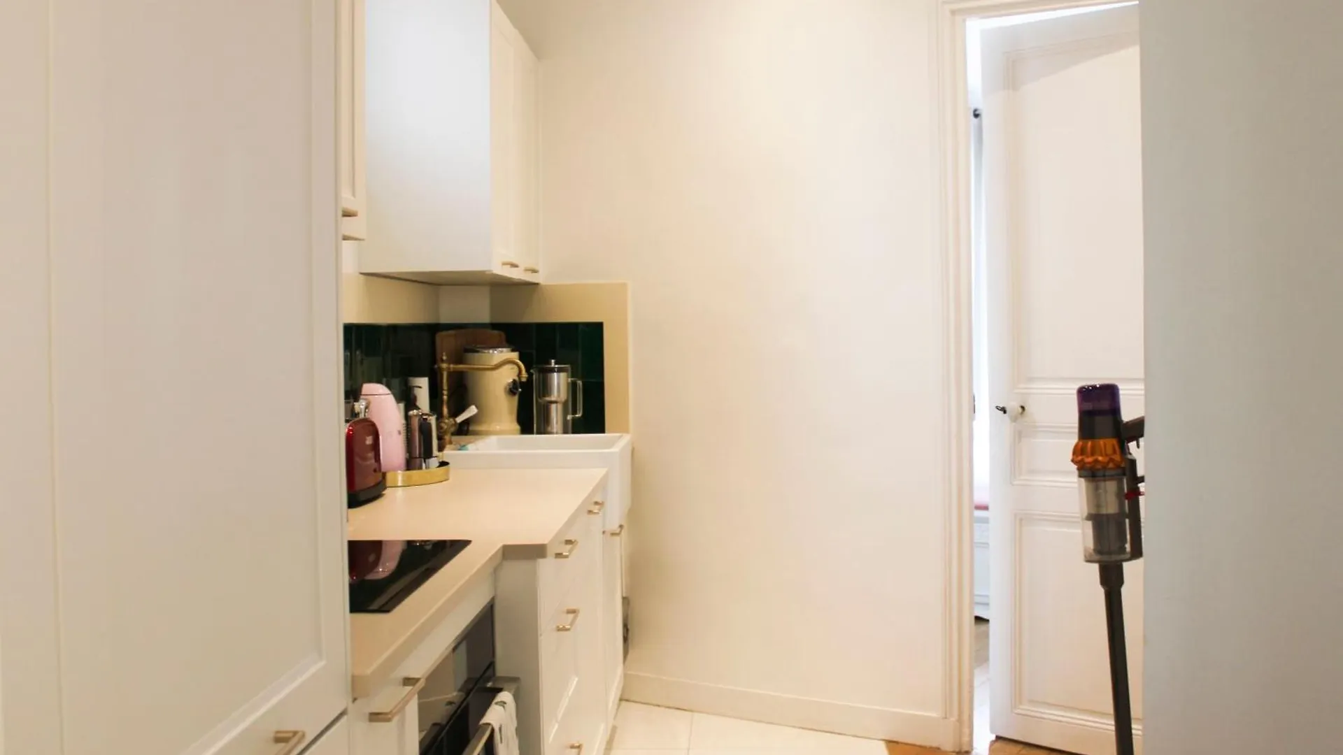 Bright Apartment With View And Comfort Paris