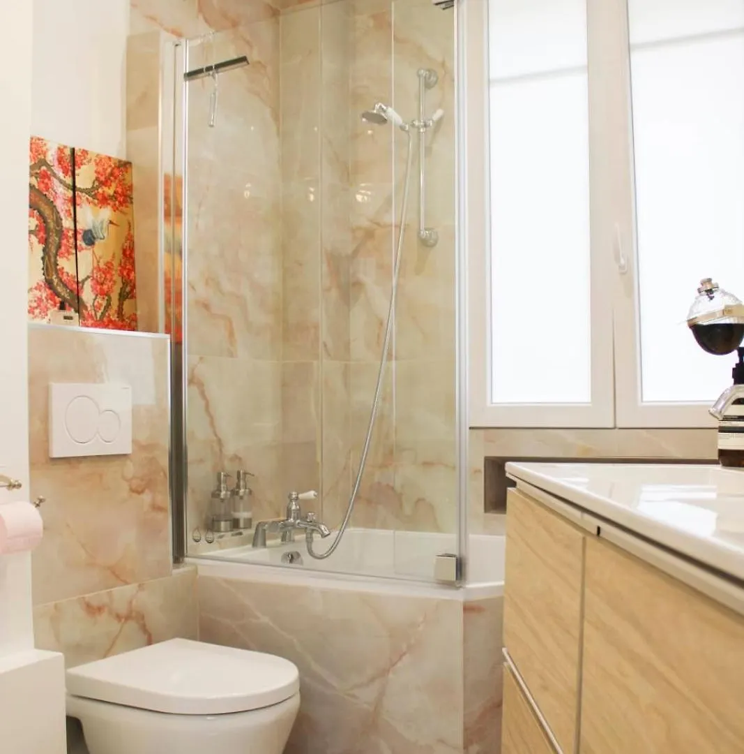 Bright Apartment With View And Comfort Paris
