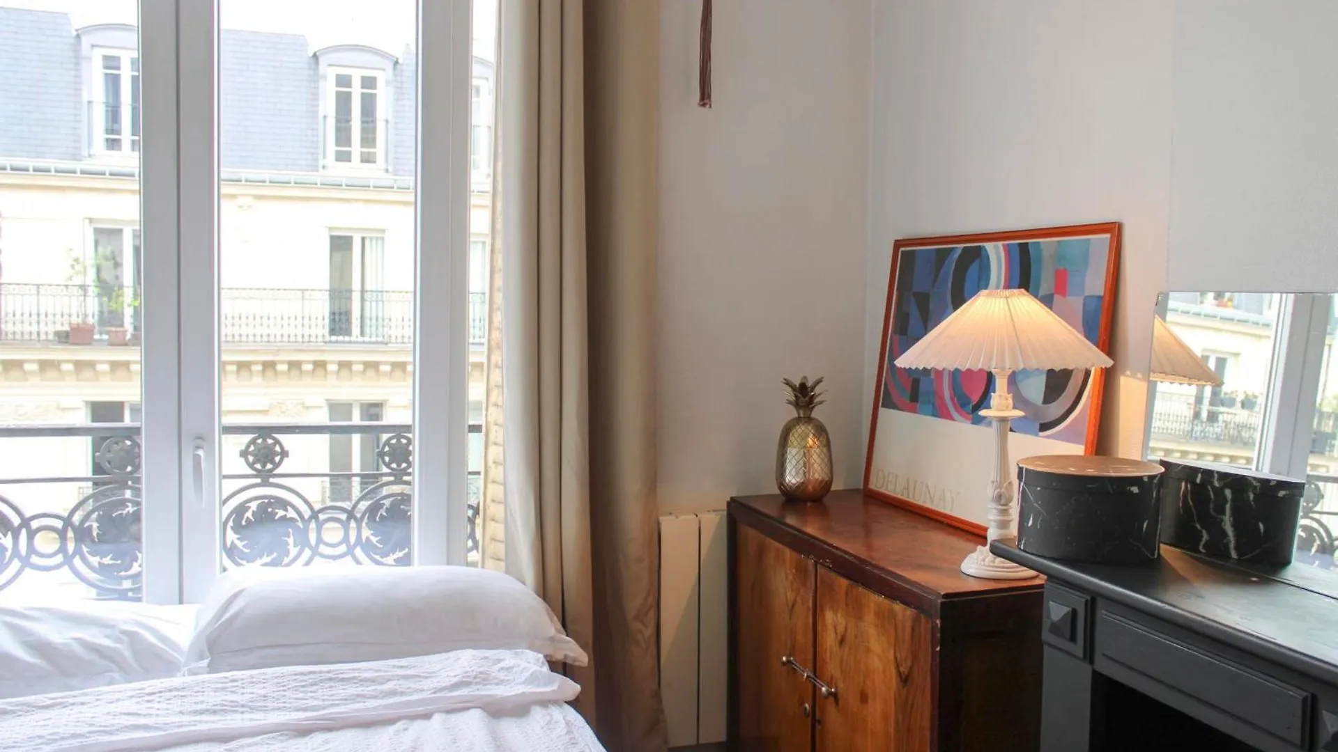Bright Apartment With View And Comfort Paris