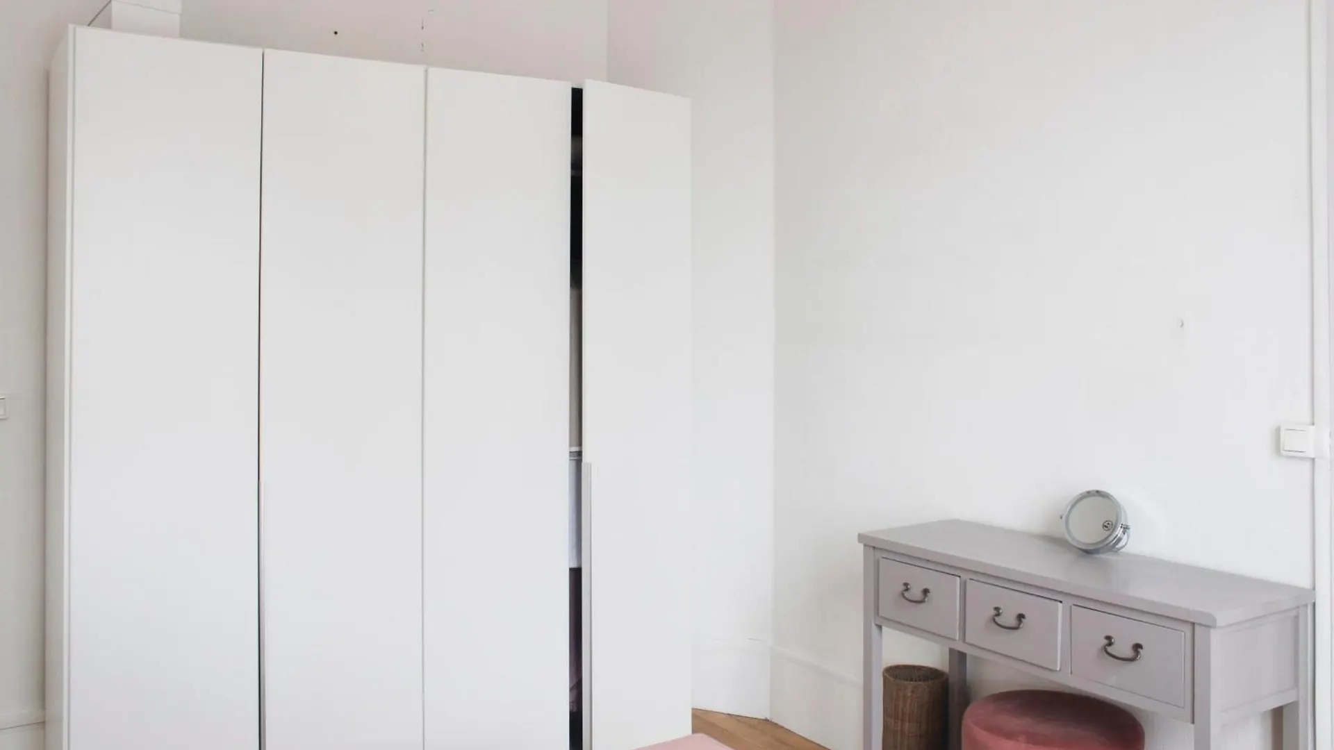 Bright Apartment With View And Comfort Paris France