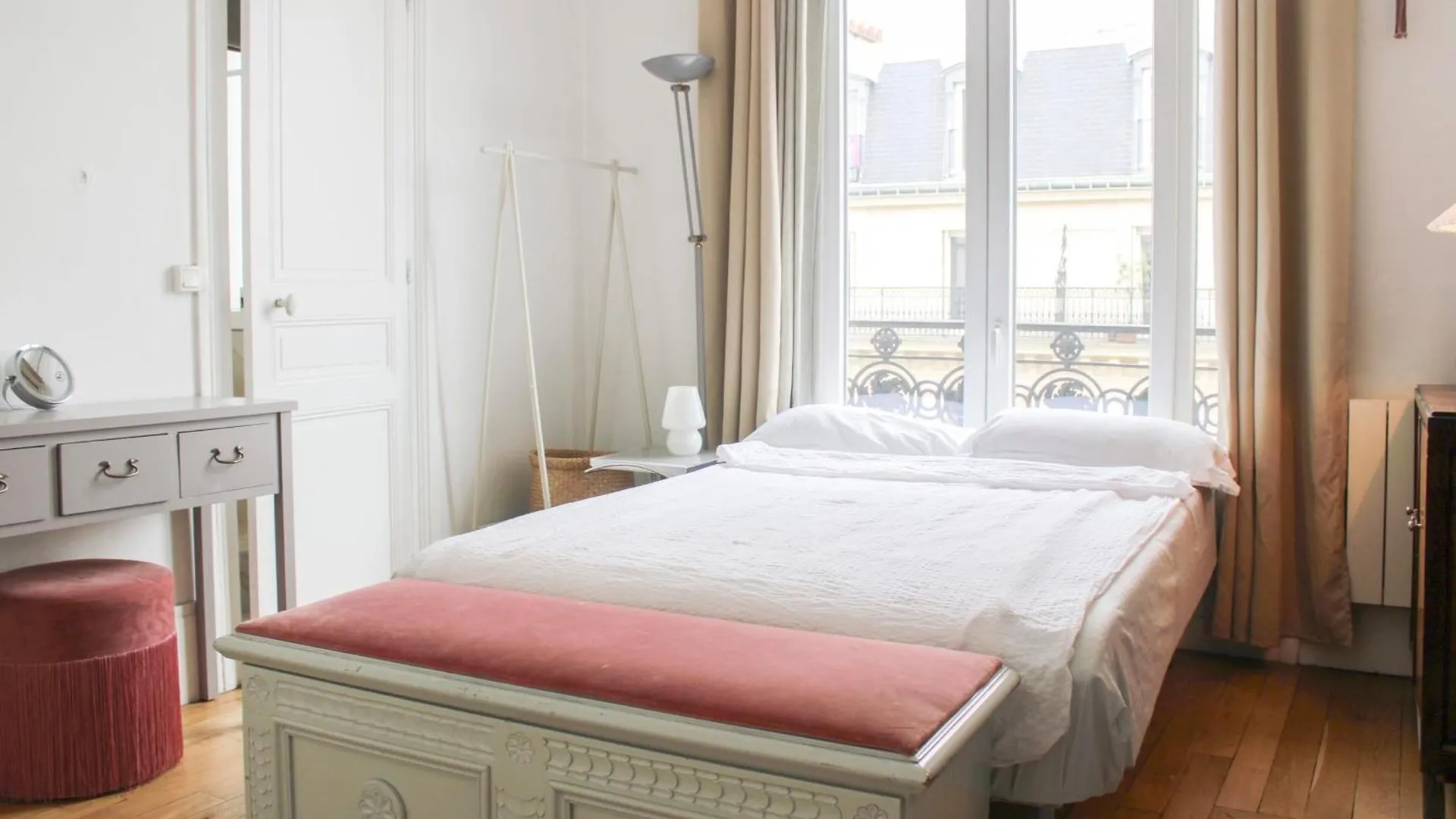 Bright Apartment With View And Comfort Paris