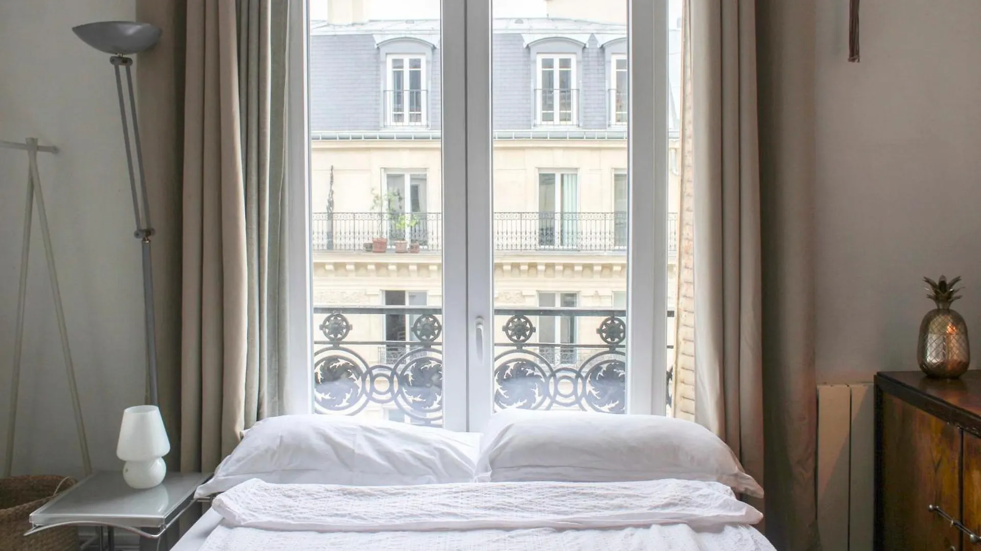 Bright Apartment With View And Comfort Paris