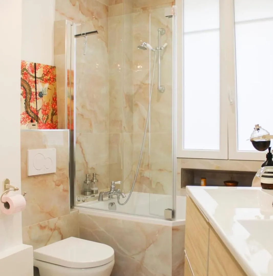 Bright Apartment With View And Comfort Paris