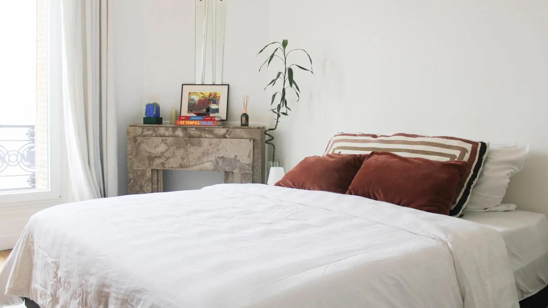 Bright Apartment With View And Comfort Paris