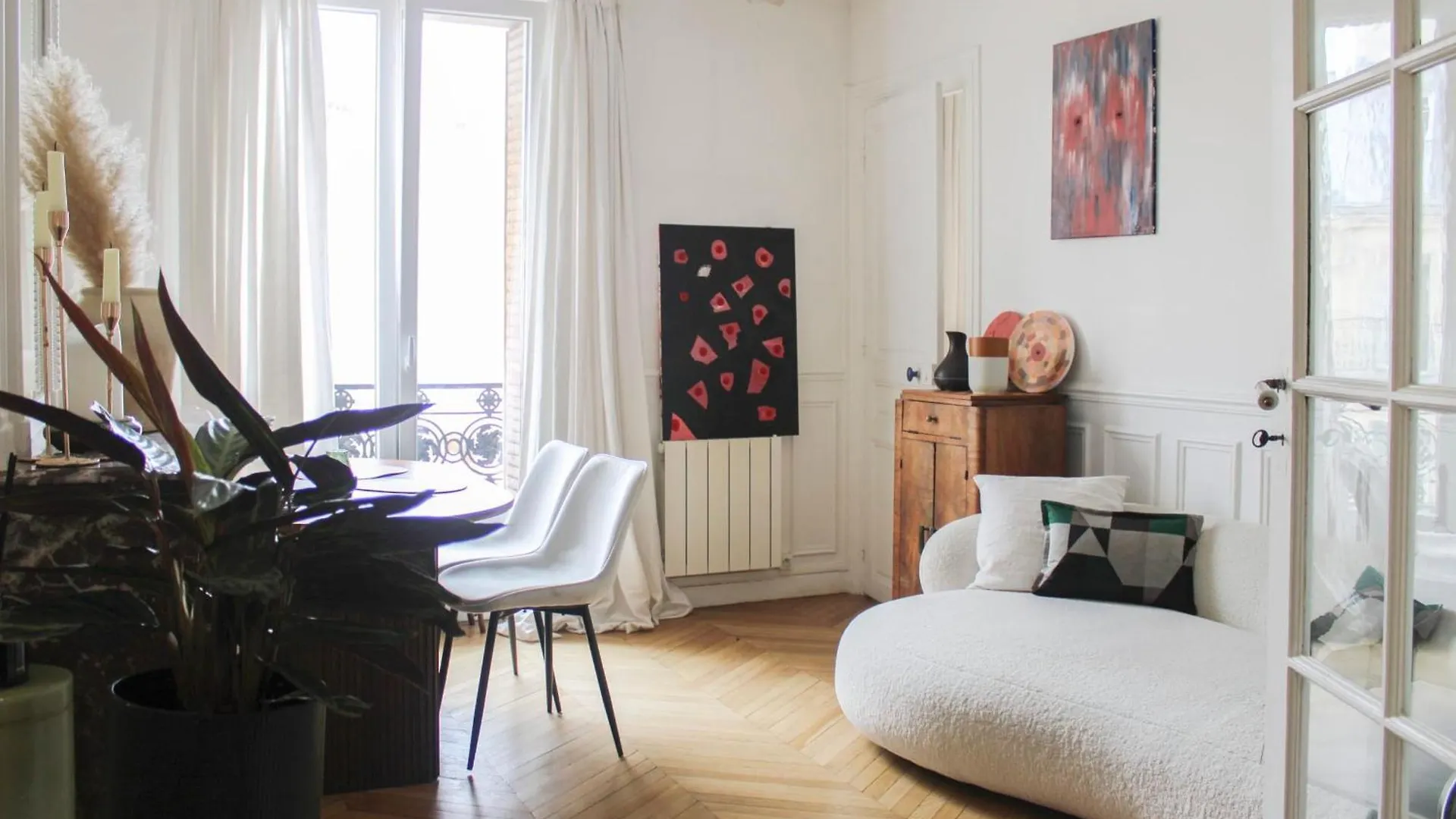 Bright Apartment With View And Comfort Paris