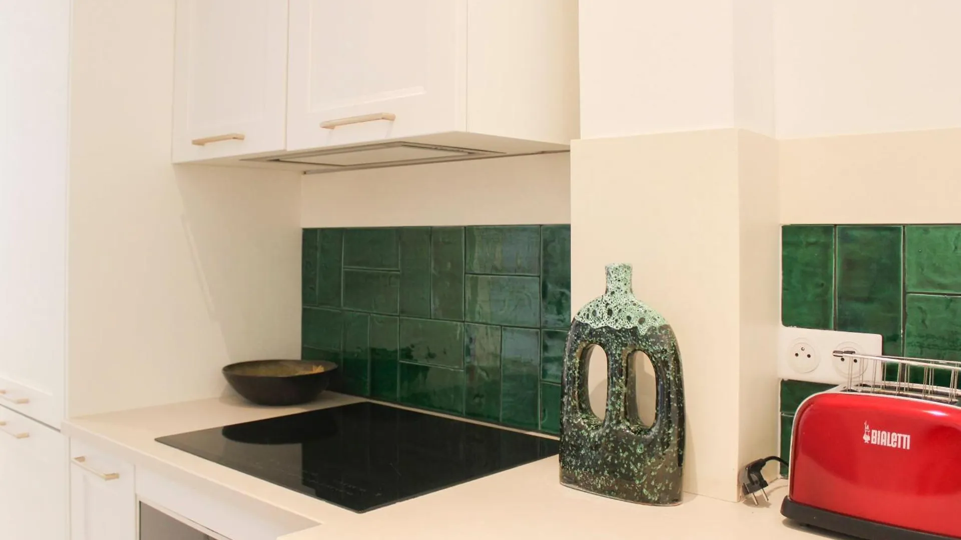 Bright Apartment With View And Comfort Paris France