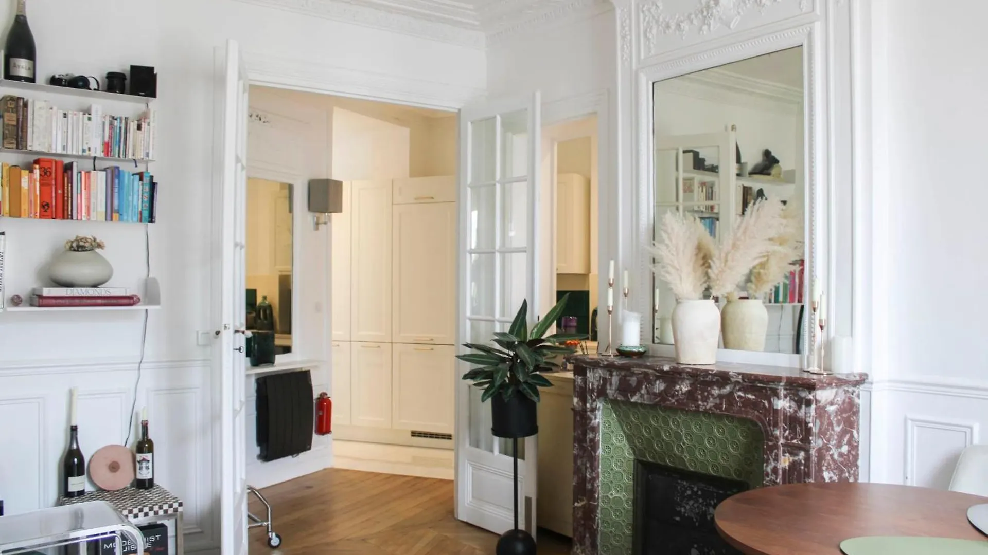 Bright Apartment With View And Comfort Paris